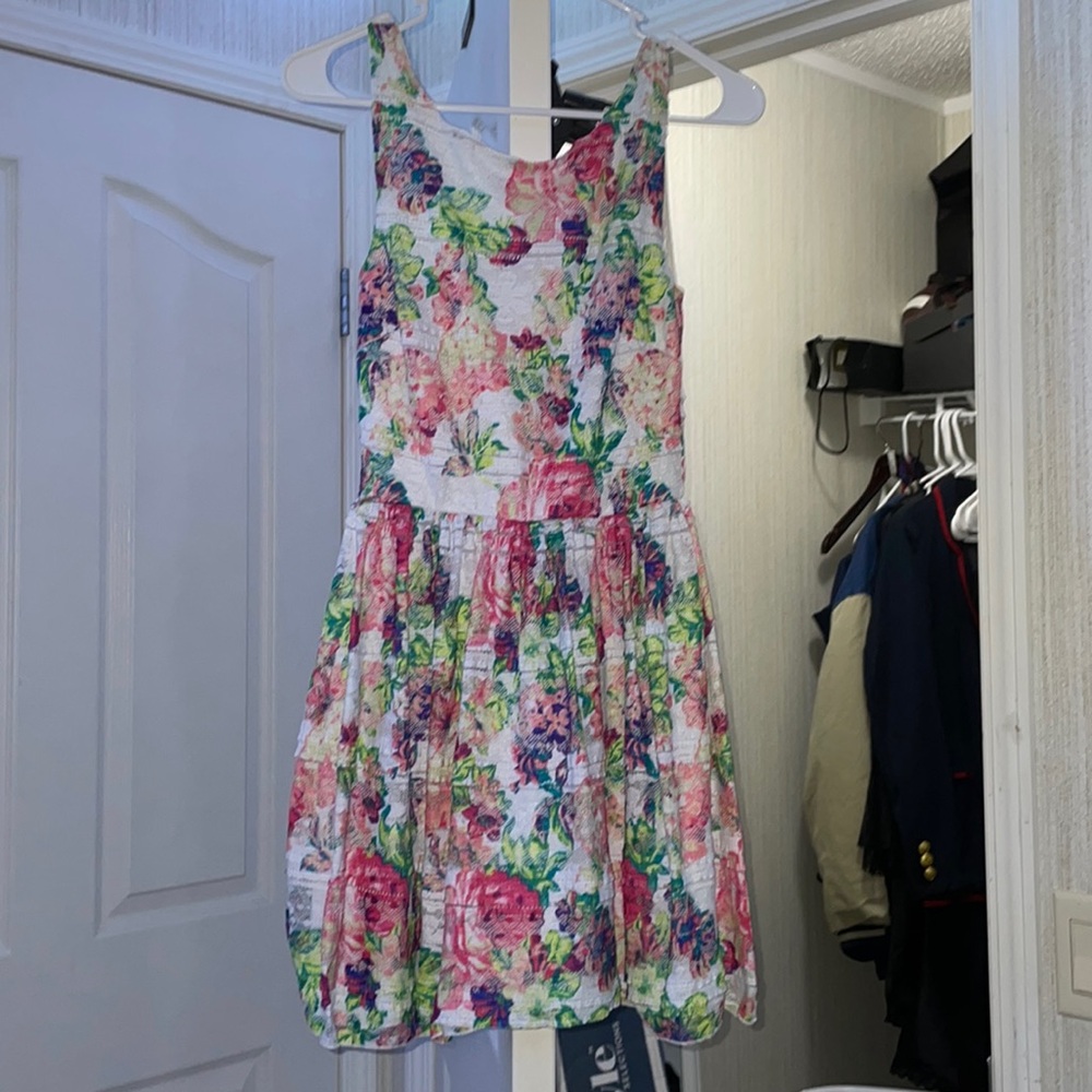 accidentally in love white floral dress. kids size small